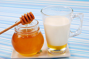 Glas Milch und Honig