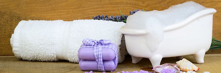 Badewanne, Seife und Handtuch