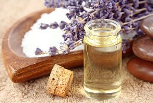 Aromaöl und Lavendel